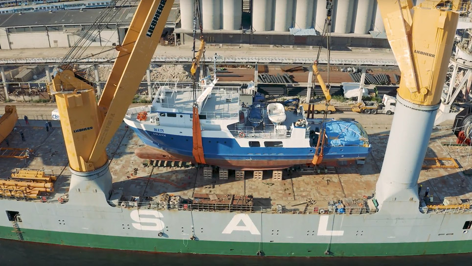 SAL: MV Anna loads fishing boat in Rijeka