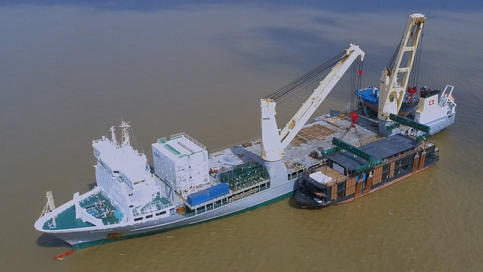 SAL: MV Svenja, discharging river cruise vessel in Brazil