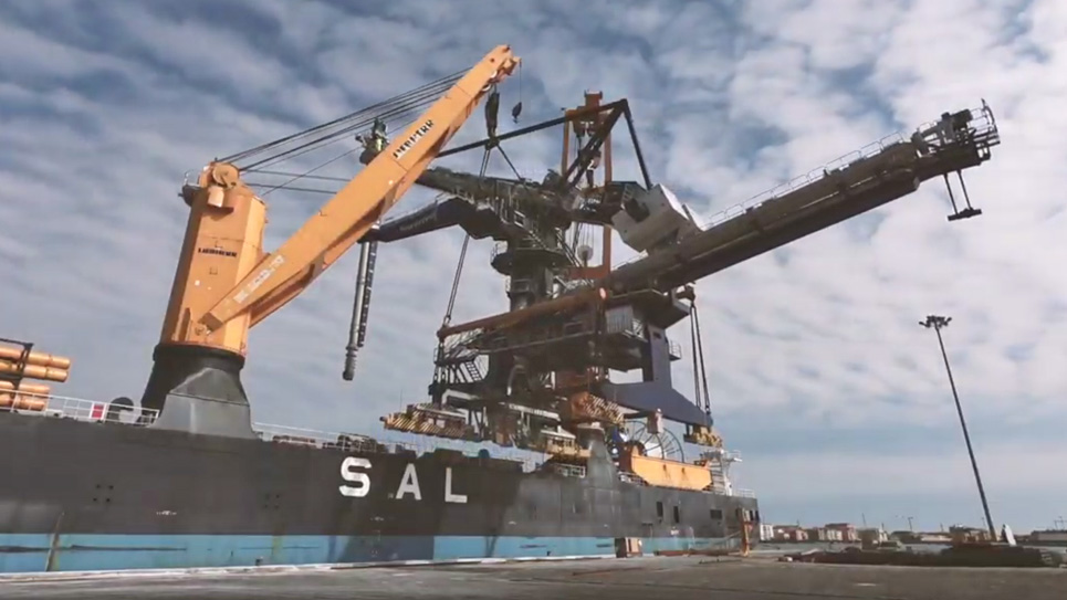 SAL: MV Calypso, loading Siwertell ship unloader