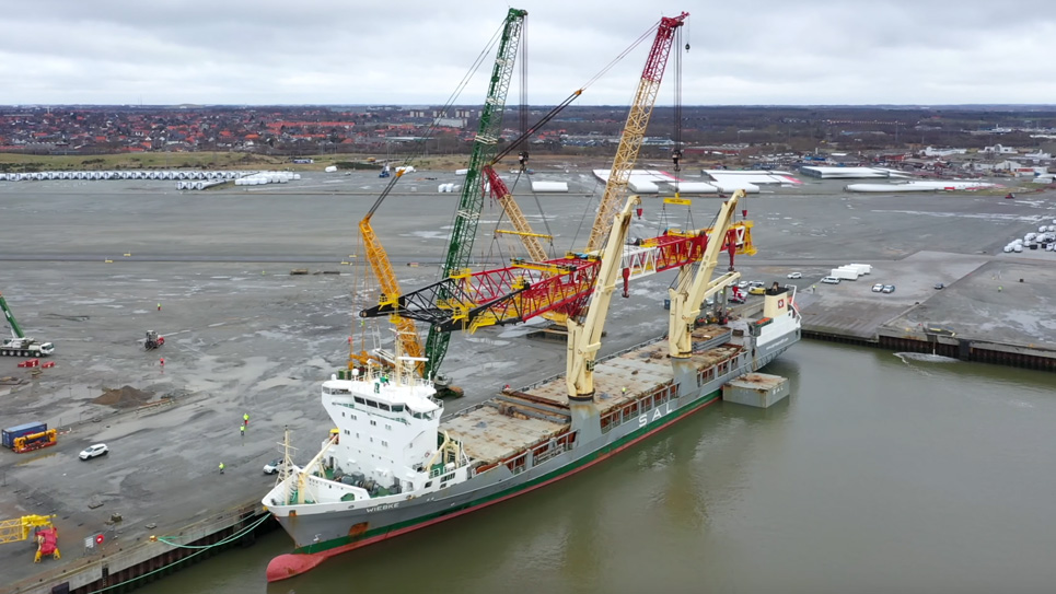 SAL: MV Wiebke, discharging crane boom