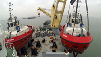 SAL Shipping: MV Svenja, Loading 8 Damen Tugs